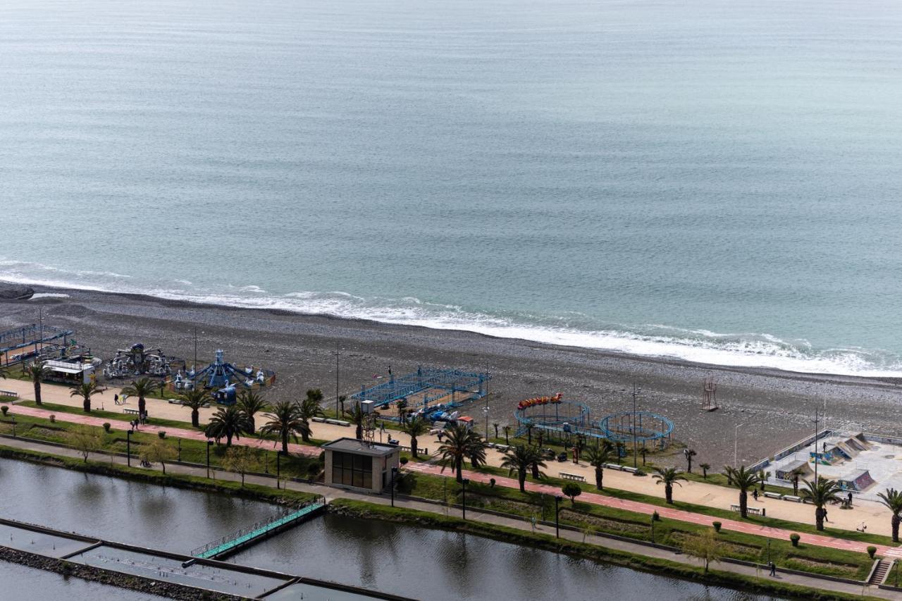 Sea Breeze In Batumiアパートメント エクステリア 写真